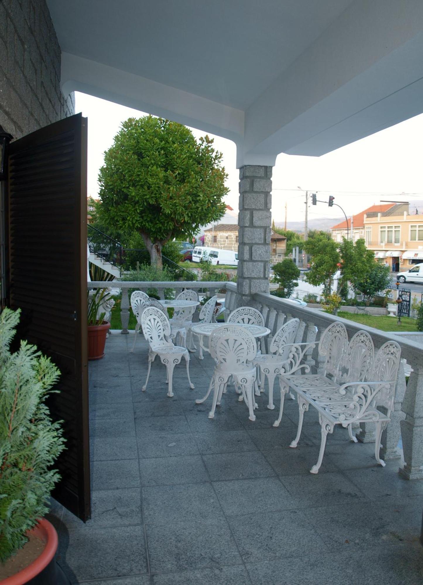 Residencial Sra. Da Lomba Hotel Pinhanços Екстериор снимка