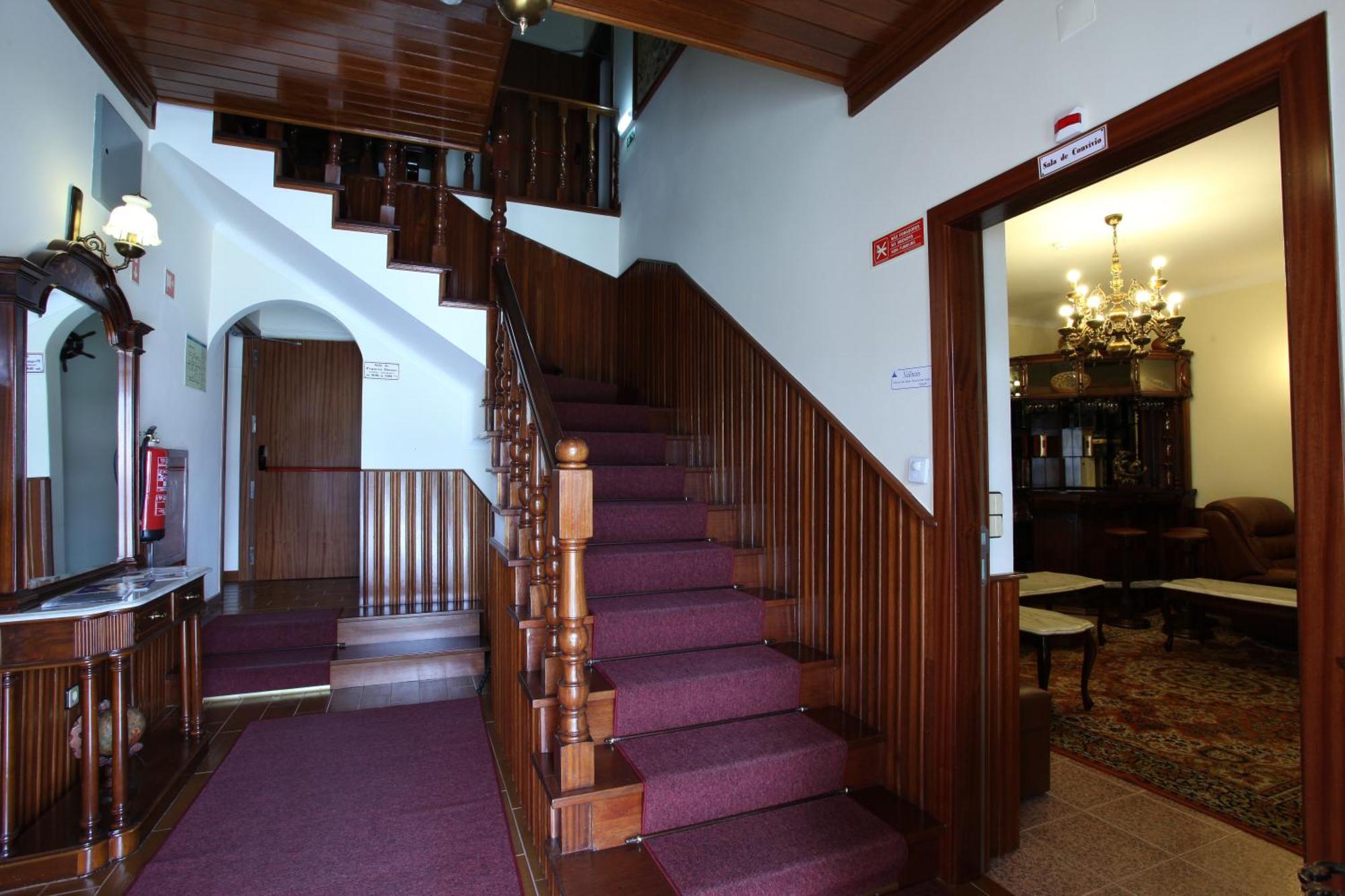 Residencial Sra. Da Lomba Hotel Pinhanços Екстериор снимка