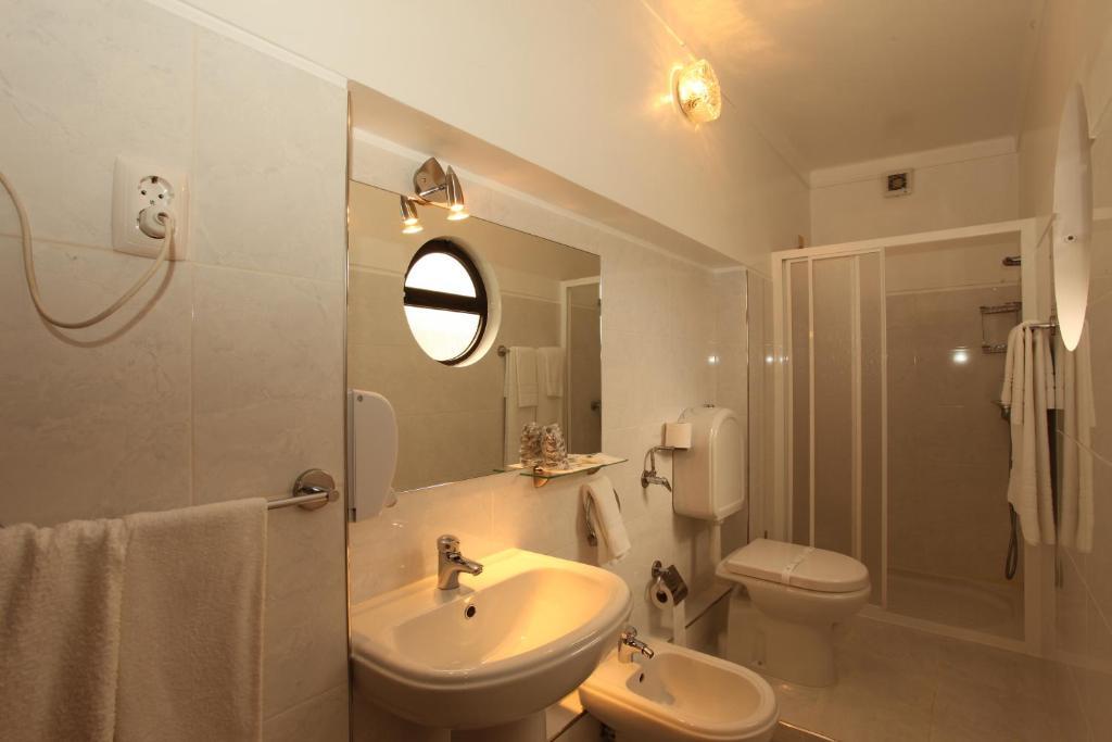 Residencial Sra. Da Lomba Hotel Pinhanços Екстериор снимка