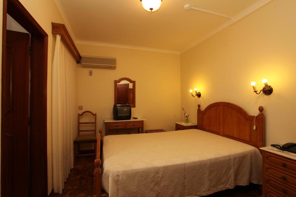 Residencial Sra. Da Lomba Hotel Pinhanços Екстериор снимка